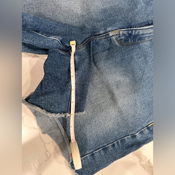 🌸NYDJ Statement Lift X Tuck Denim Shorts Size 31 Like New🌸 - Picture 5 of 8